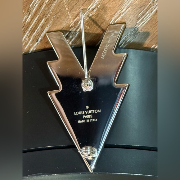 Louis Vuitton Silver-tone Enamel VVV pin featuring printed enamel inlays NWOT - Picture 8 of 13